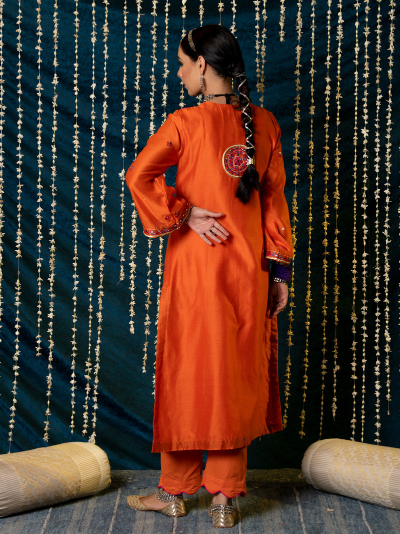 Hunar Narangi Kurta Set silk Buy Hunar Narangi Kurta Set from C&W | Kurta/Kurta Sets for Women by Maison Shefali for women in Singapore