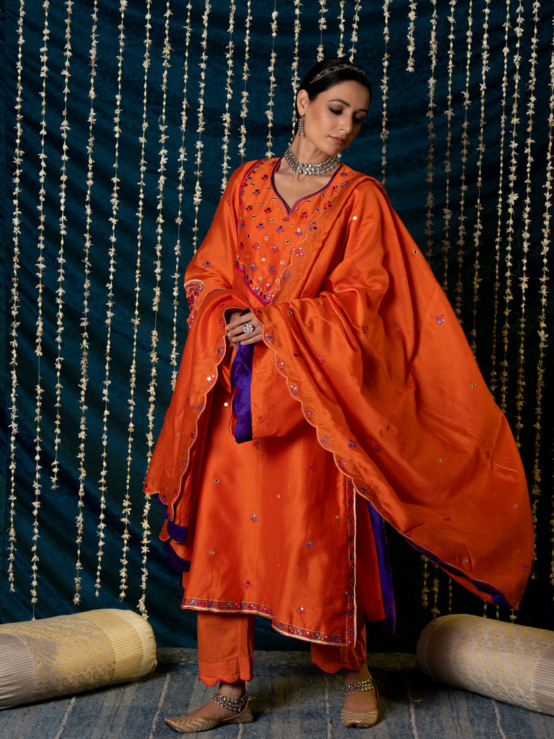 Hunar Narangi Kurta Set silk Buy Hunar Narangi Kurta Set from C&W | Kurta/Kurta Sets for Women by Maison Shefali for women in Singapore