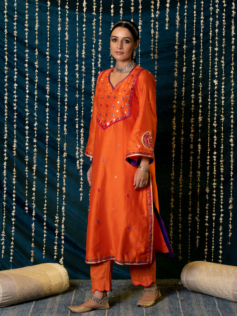 Hunar Narangi Kurta Set silk Buy Hunar Narangi Kurta Set from C&W | Kurta/Kurta Sets for Women by Maison Shefali for women in Singapore