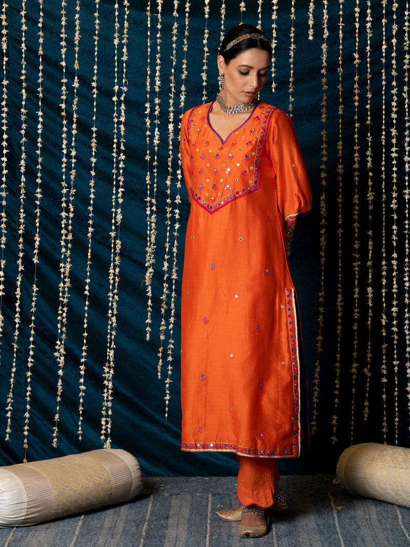 Hunar Narangi Kurta Set silk Buy Hunar Narangi Kurta Set from C&W | Kurta/Kurta Sets for Women by Maison Shefali for women in Singapore