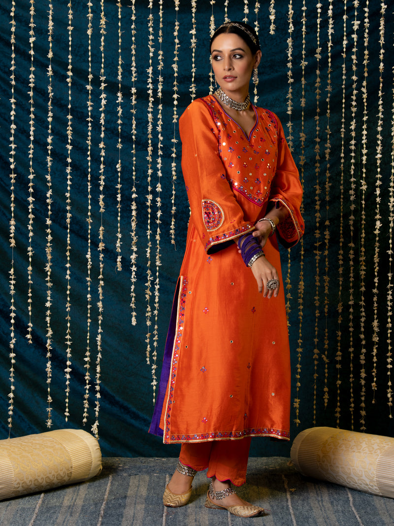 Hunar Narangi Kurta Set silk Buy Hunar Narangi Kurta Set from C&W | Kurta/Kurta Sets for Women by Maison Shefali for women in Singapore