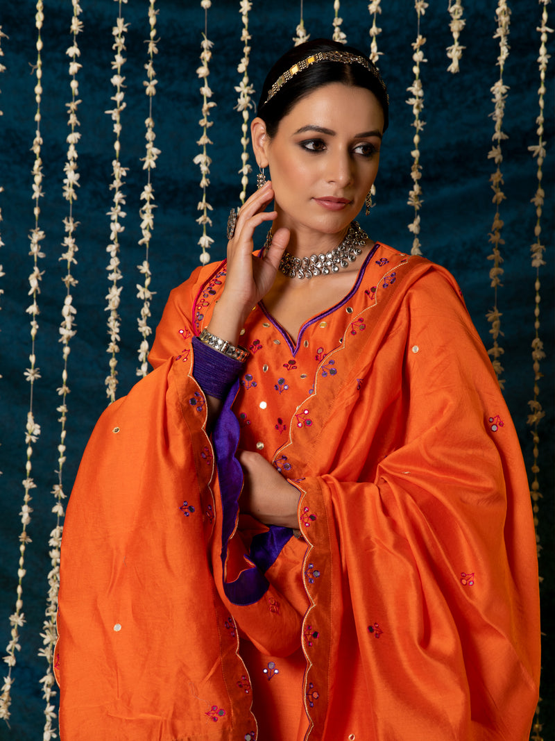 Hunar Narangi Kurta Set silk Buy Hunar Narangi Kurta Set from C&W | Kurta/Kurta Sets for Women by Maison Shefali for women in Singapore