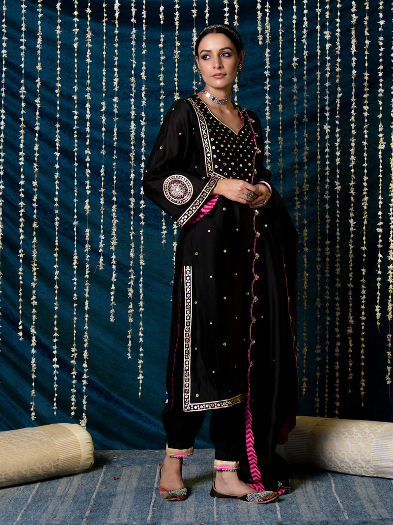 Hunar Ragini Kurta Set silk Buy Hunar Ragini Kurta Set from C&W | Kurta/Kurta Sets for Women by Maison Shefali for women in Singapore