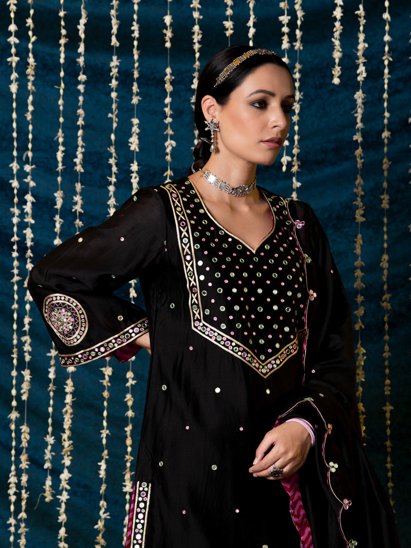 Hunar Ragini Kurta Set silk Buy Hunar Ragini Kurta Set from C&W | Kurta/Kurta Sets for Women by Maison Shefali for women in Singapore
