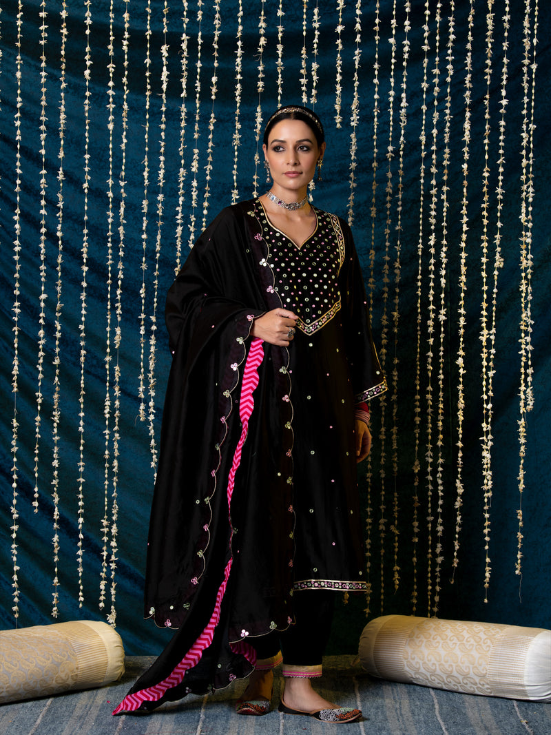 Hunar Ragini Kurta Set silk Buy Hunar Ragini Kurta Set from C&W | Kurta/Kurta Sets for Women by Maison Shefali for women in Singapore