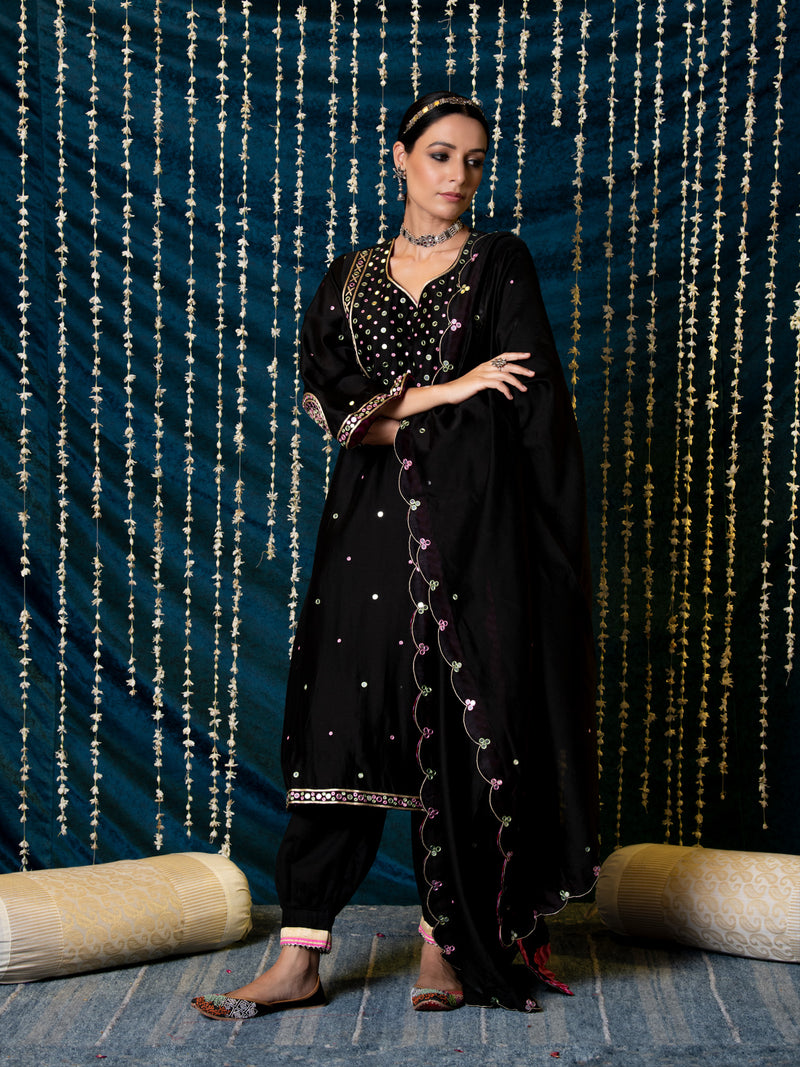 Hunar Ragini Kurta Set silk Buy Hunar Ragini Kurta Set from C&W | Kurta/Kurta Sets for Women by Maison Shefali for women in Singapore