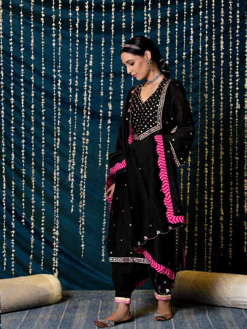 Hunar Ragini Kurta Set silk Buy Hunar Ragini Kurta Set from C&W | Kurta/Kurta Sets for Women by Maison Shefali for women in Singapore