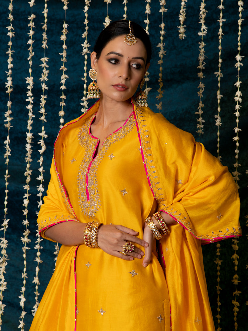 Ambiya Kurta Set silk Buy Ambiya Kurta Set from C&W | Kurta/Kurta Sets for Women by Maison Shefali for women in Singapore