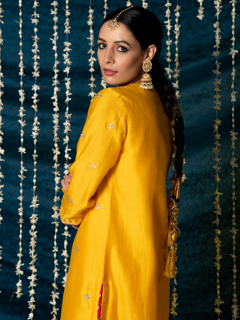 Ambiya Kurta Set silk Buy Ambiya Kurta Set from C&W | Kurta/Kurta Sets for Women by Maison Shefali for women in Singapore