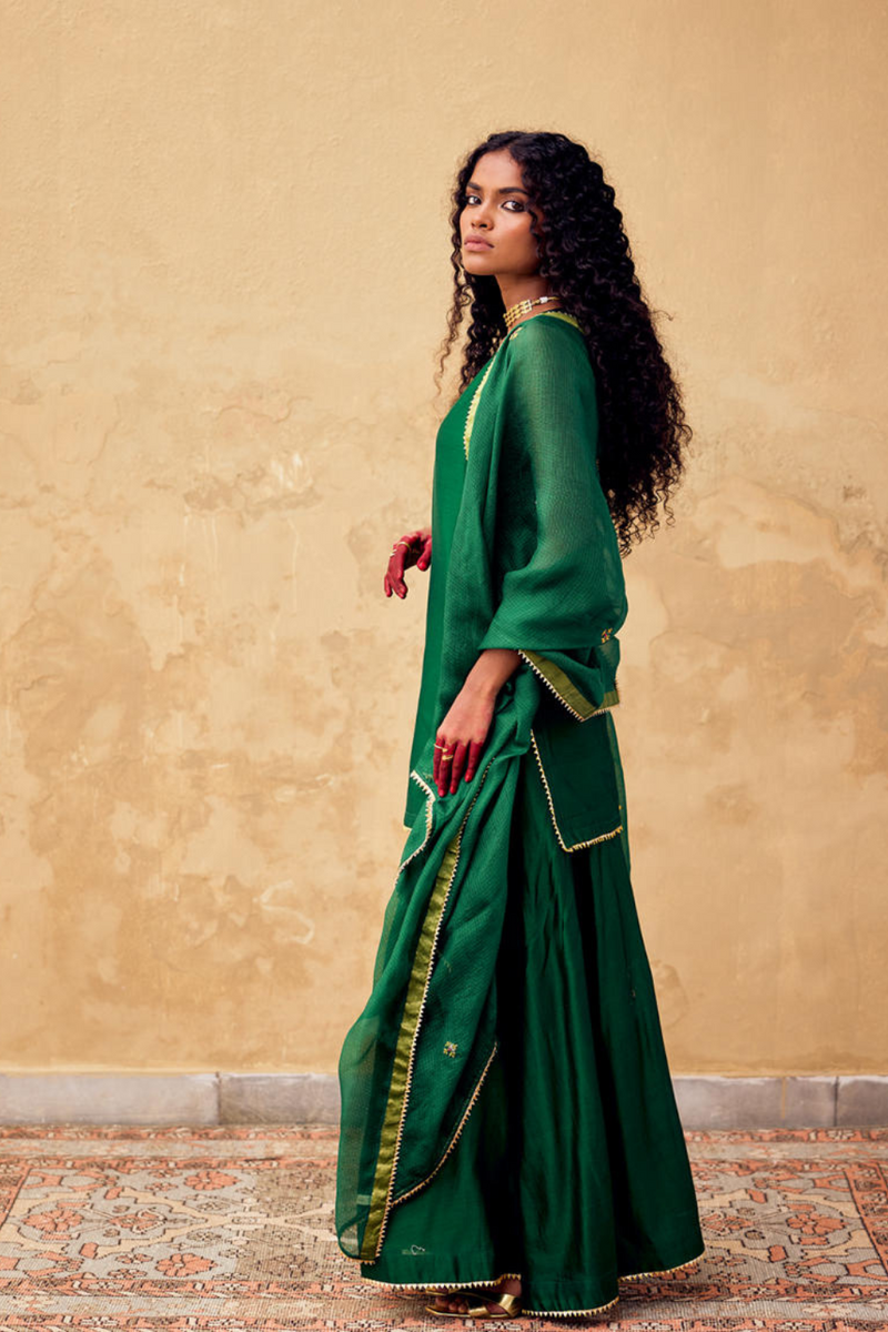 Mehfil Dupatta silk by Khara Kapas in green for women in Singapore