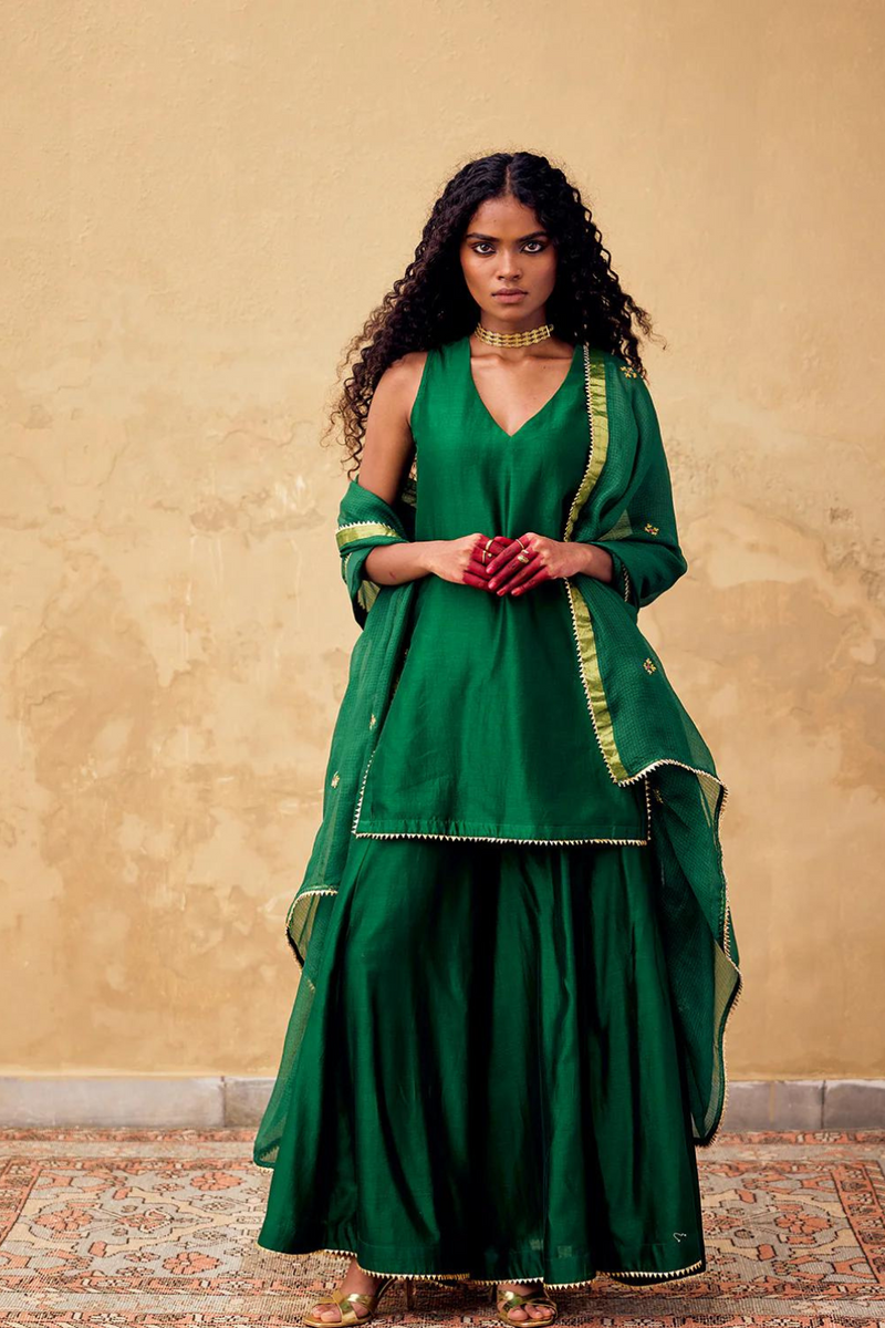 Mehfil Dupatta silk by Khara Kapas in green for women in Singapore