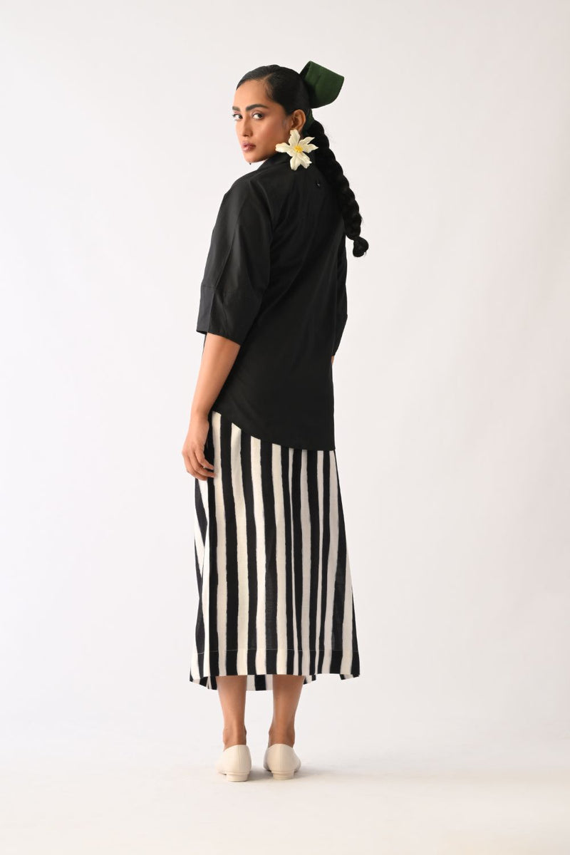 Mono Black Lantern Sleeve Appliqué Top poplin top/shirt by O'Frida in all-black for women in Singapore