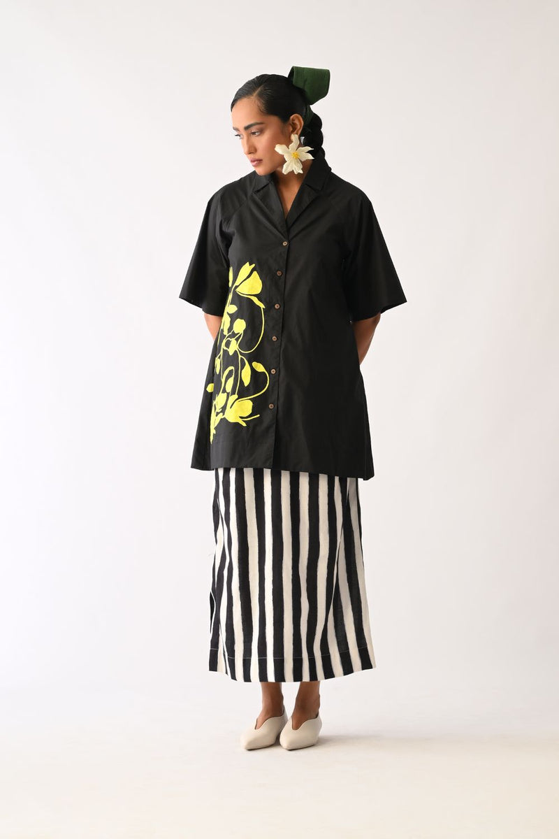 Mono Black Cuban Collar Appliqué Shirt poplin top/shirt by O'Frida in all-black for women in Singapore