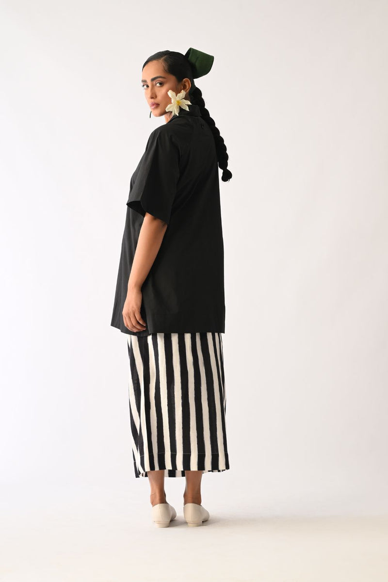 Mono Black Cuban Collar Appliqué Shirt poplin top/shirt by O'Frida in all-black for women in Singapore