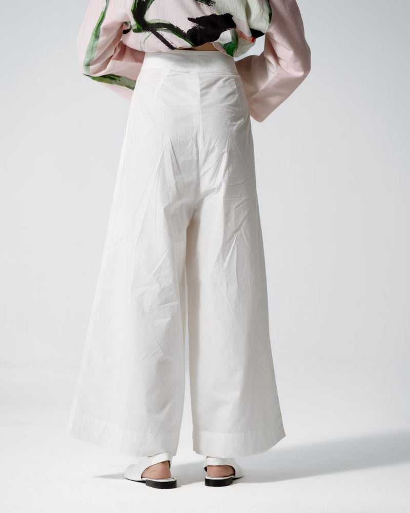 WHITE PLEATED PANTS