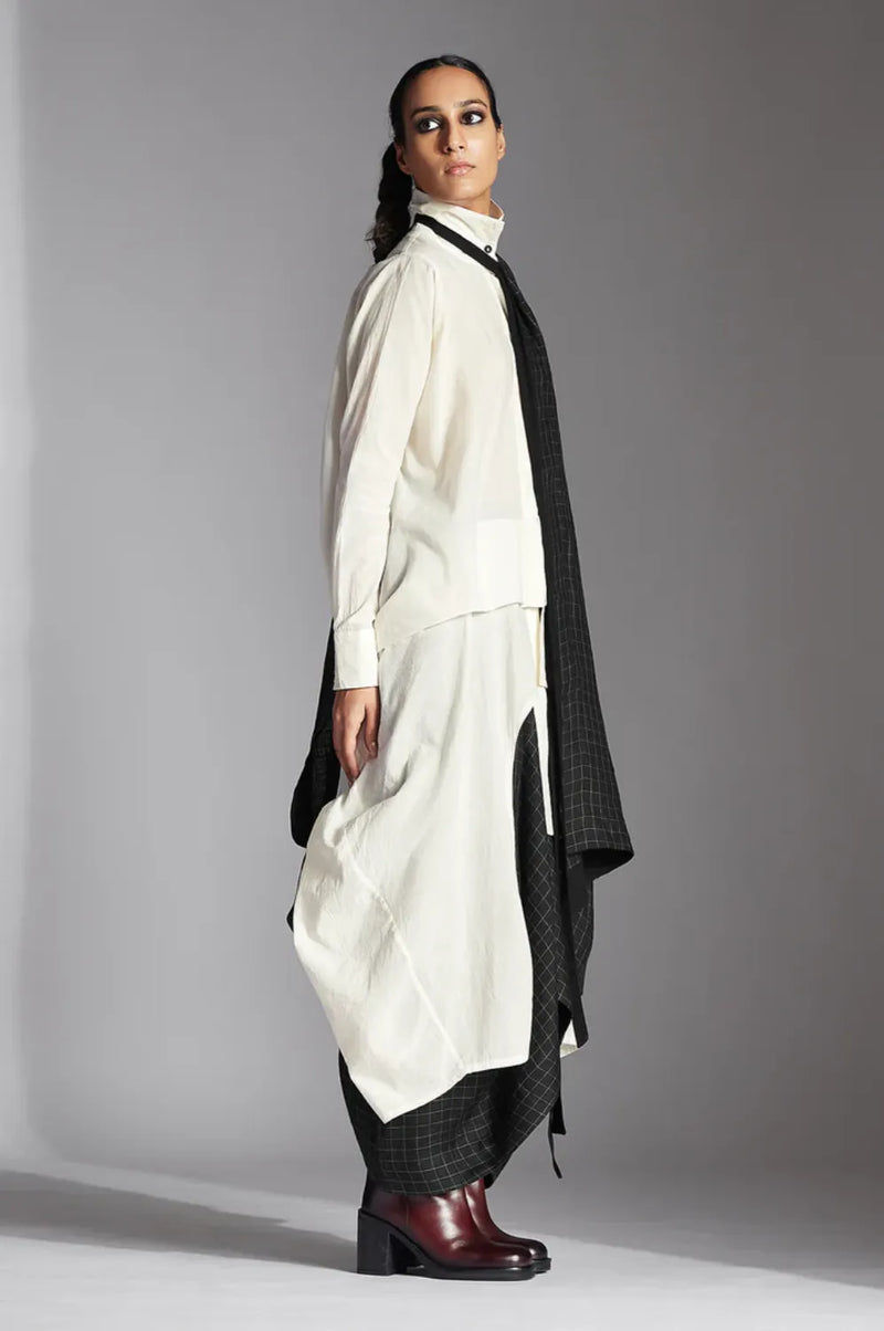 Kael Sari Skirt-Black and White linen by Chola in black color for women in Singapore
