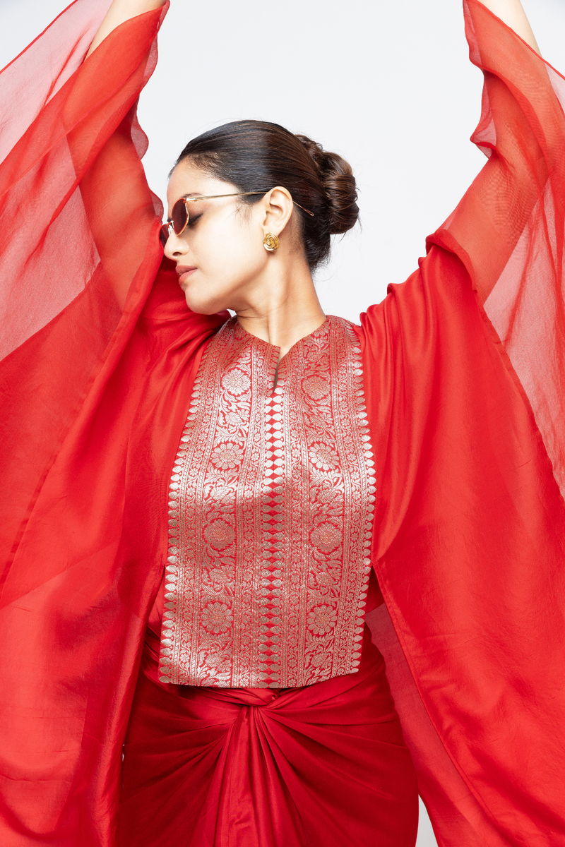 Onaya - Silk Cape set - Red