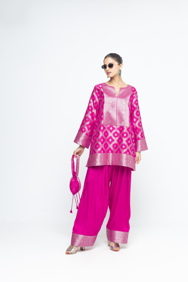 Seerat - Brocade Jaal Silk Kurta with Farshi set - Pink