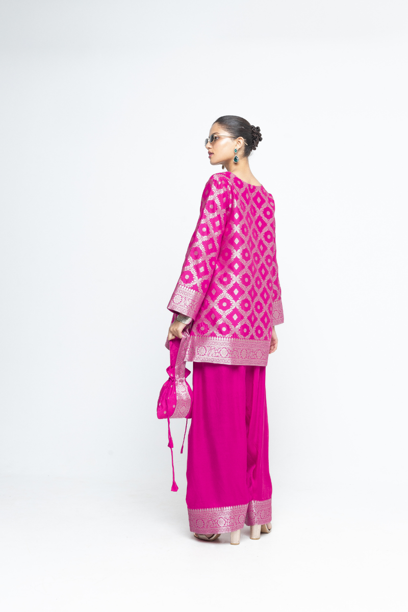 Seerat - Brocade Jaal Silk Kurta with Farshi set - Pink