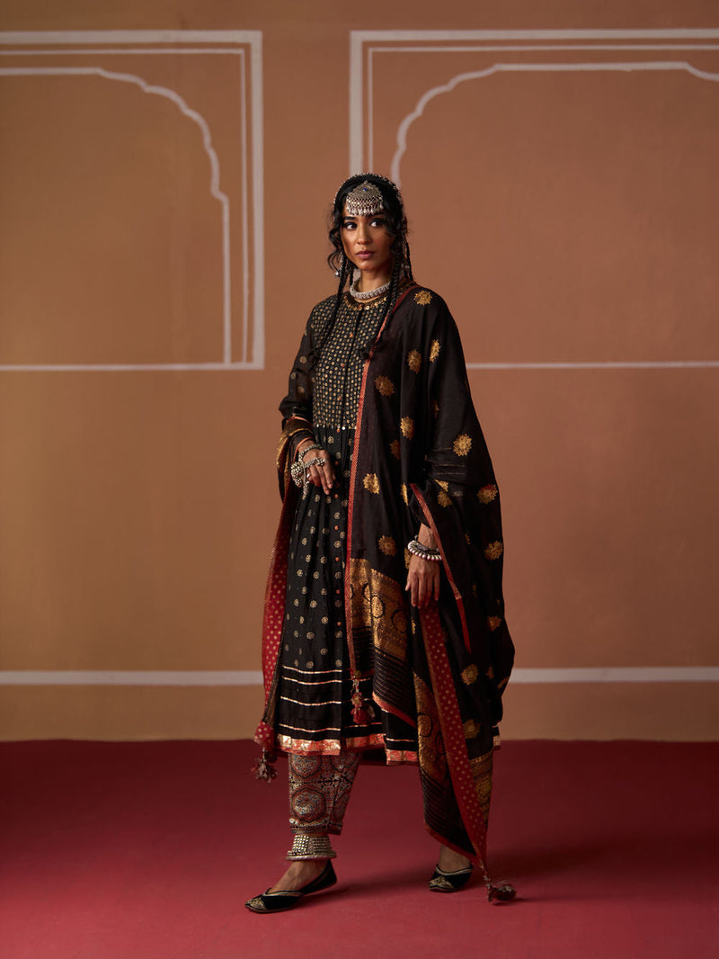 Lavanya Dupatta banarasi dupatta by SWATTI KAPOOR in black for women in Singapore
