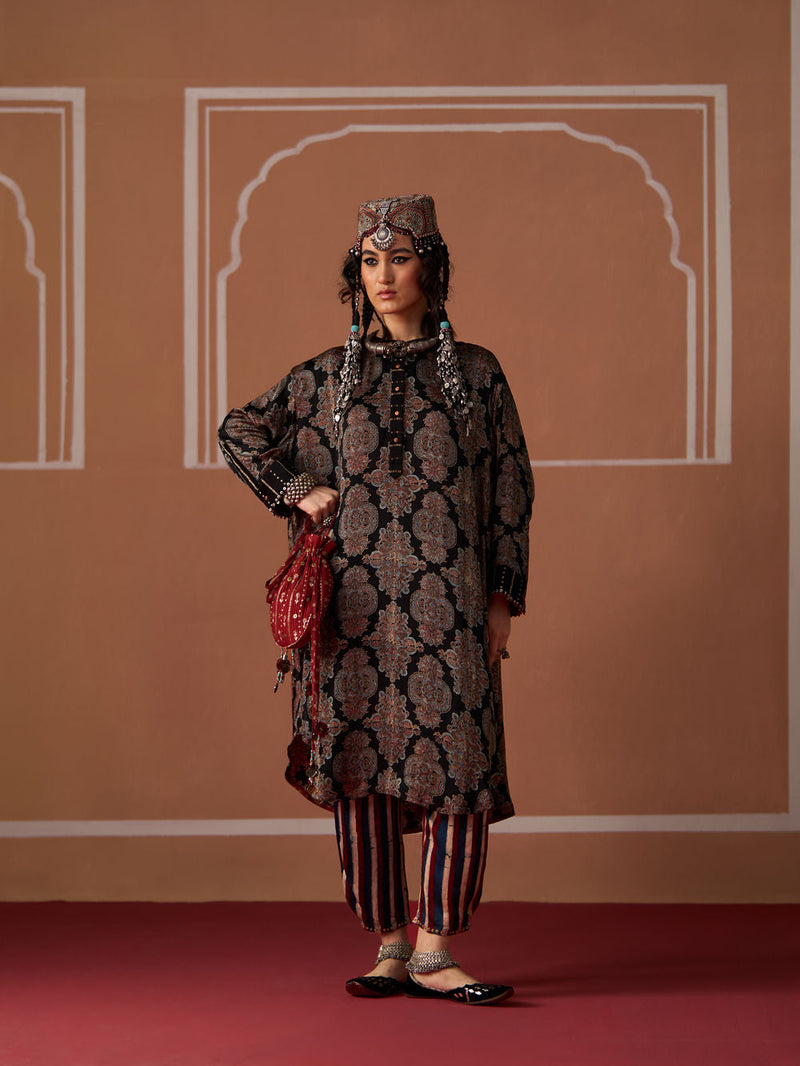 Sitara Kurta chanderi kurta/kurta set by SWATTI KAPOOR in black for women in Singapore