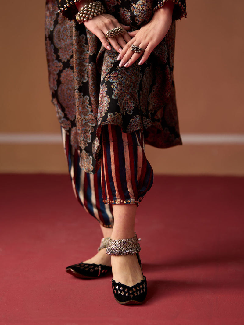 Sitara Kurta chanderi kurta/kurta set by SWATTI KAPOOR in black for women in Singapore