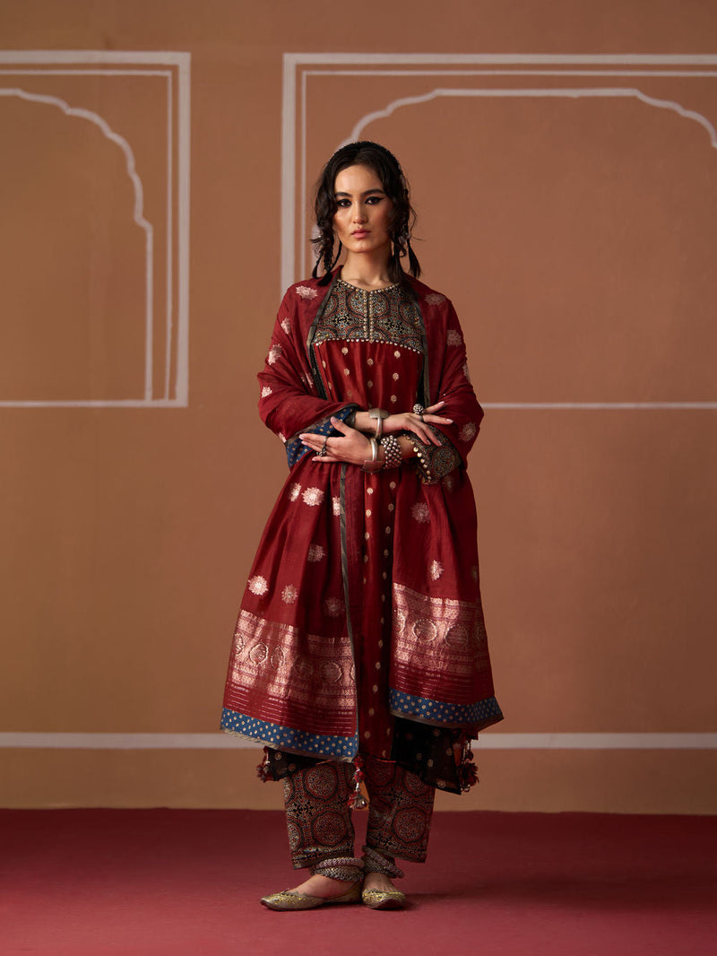 Afzi Dupatta banarasi dupatta by SWATTI KAPOOR in rust for women in Singapore