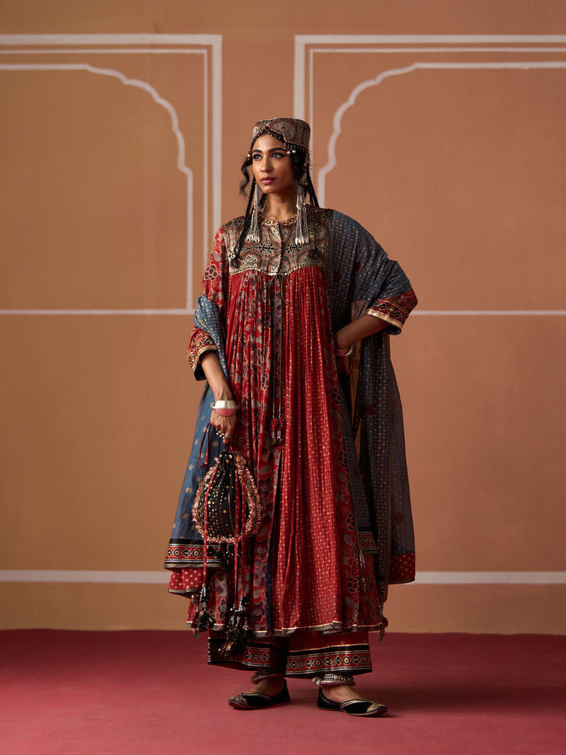 Vanya Kurta chanderi kurta/kurta set by SWATTI KAPOOR in rust, black for women in Singapore