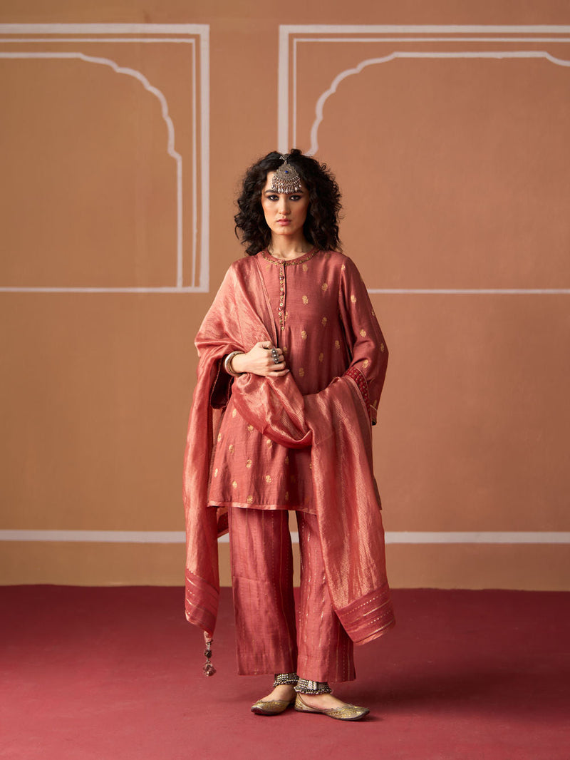 Raah Dupatta chanderi dupatta by SWATTI KAPOOR in peach for women in Singapore