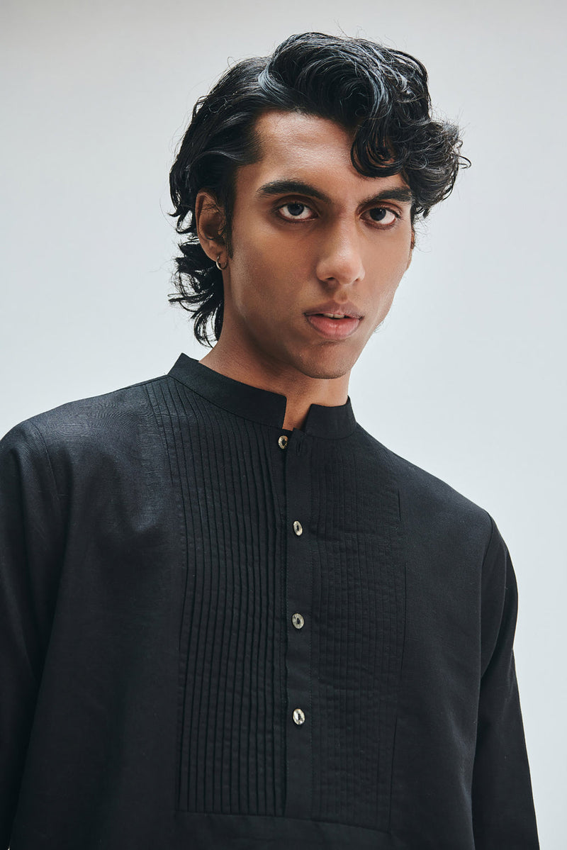 Kohl Co-Linen Men’s Pleated Yoke Kurta cotton linen kurta/kurta set by Saphed Men in black for men in Singapore
