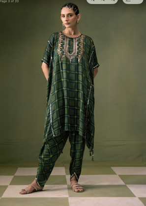 PHFP26-17 AJ. GREEN CHAURAS (carat neckline) NA4 + TULIP PANTS-Size L