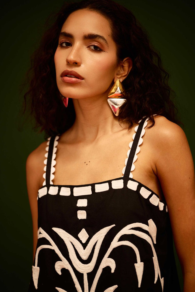 Black Strappy Cotton Shift Dress With Ivory Garden Thread Embroidery poplin Buy Black Strappy Cotton Shift Dress With Ivory Garden Thread Embroidery from C&W | Dresses for Women by Indian Summer Story in black color for women in Singapore