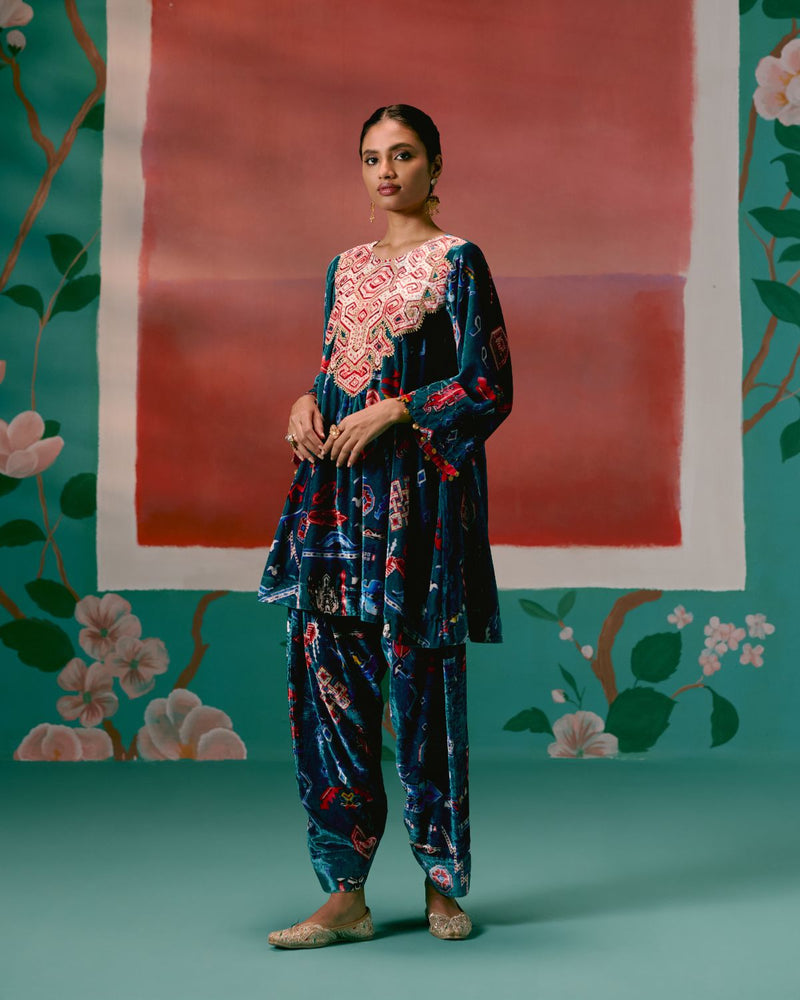 Teal Aztec Velvet Kurta Set Buy Teal Aztec Velvet Kurta Set from C&W | Kurta/Kurta Sets for Women by Label Mogra in teal color for women in Singapore