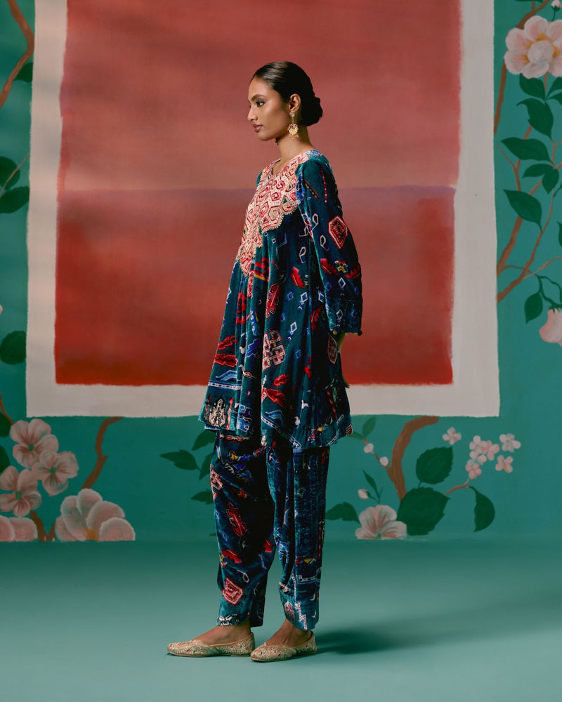 Teal Aztec Velvet Kurta Set Buy Teal Aztec Velvet Kurta Set from C&W | Kurta/Kurta Sets for Women by Label Mogra in teal color for women in Singapore