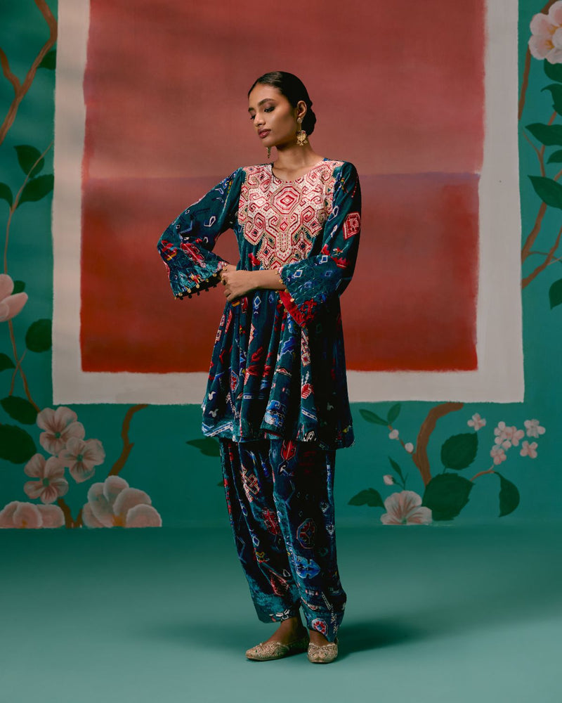 Teal Aztec Velvet Kurta Set Buy Teal Aztec Velvet Kurta Set from C&W | Kurta/Kurta Sets for Women by Label Mogra in teal color for women in Singapore