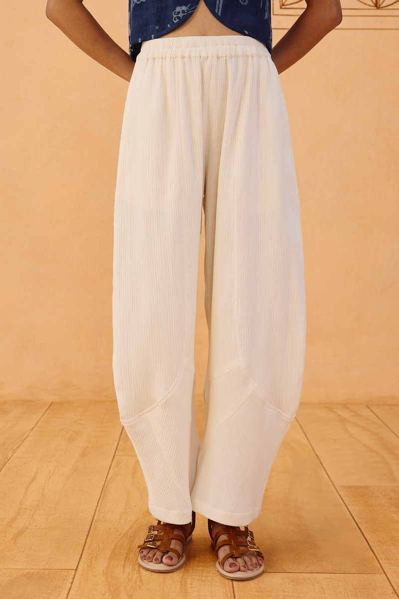 The Frame Organic Cotton Barrel Trousers double gauze pant/trouser by SUI in off-white for women in Singapore