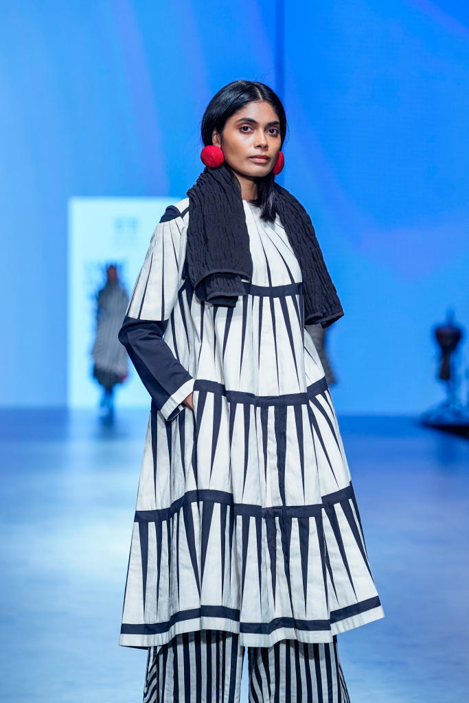 Trikon Jacket - B&W cotton by Ka-Sha in black color for women in Singapore