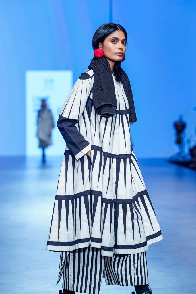 Trikon Jacket - B&W cotton by Ka-Sha in black color for women in Singapore