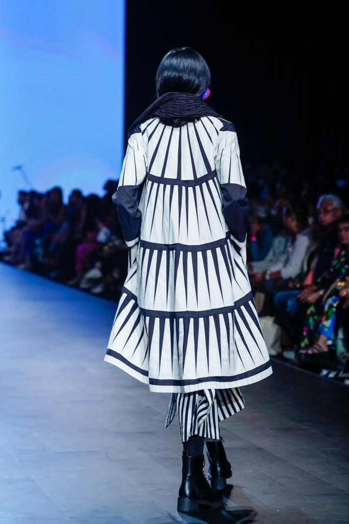 Trikon Jacket - B&W cotton by Ka-Sha in black color for women in Singapore