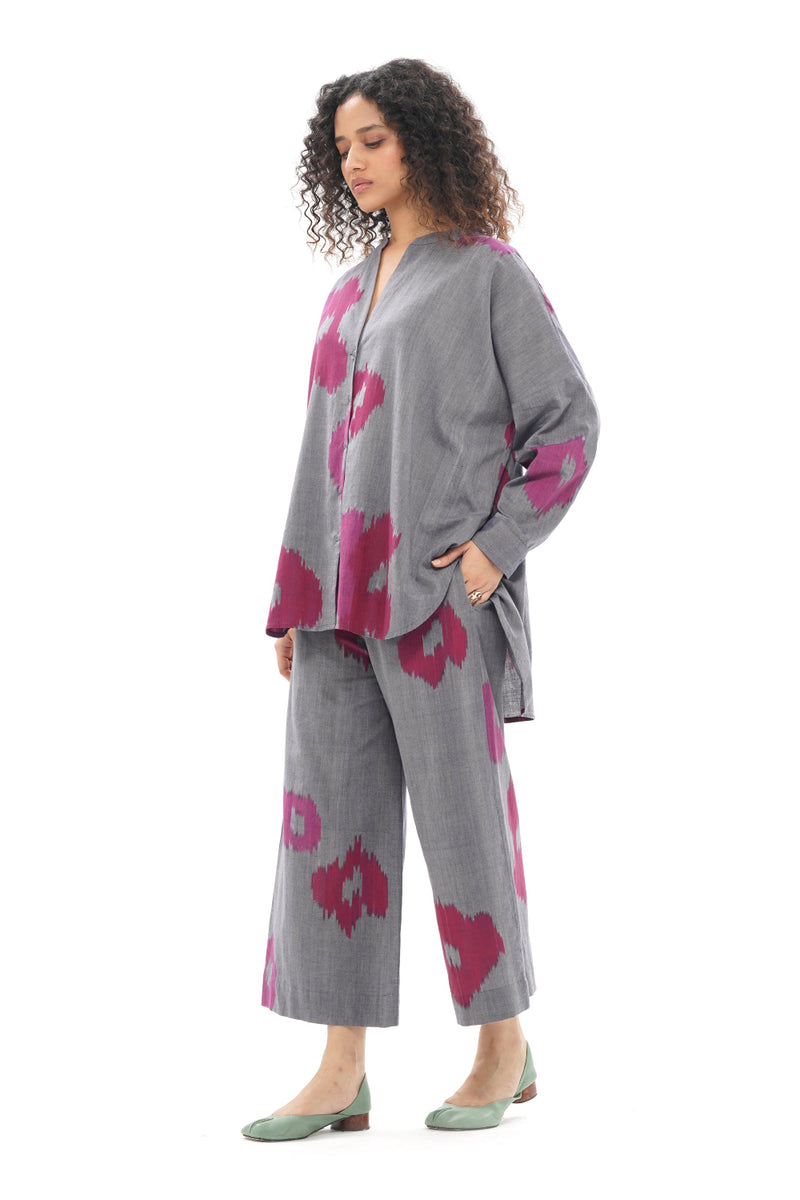 UME RELAXED SHIRT 100% cotton by Translate - Handwoven Ikat in blue color for women in Singapore