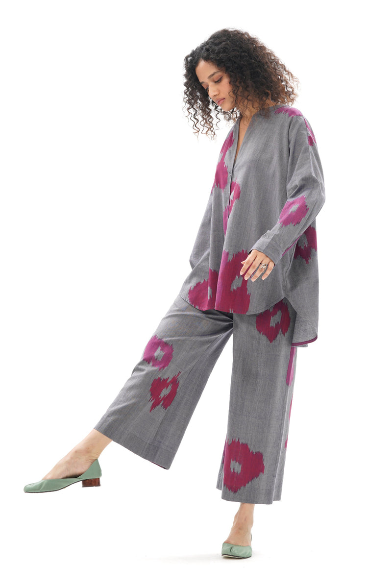 UME RELAXED SHIRT 100% cotton by Translate - Handwoven Ikat in blue color for women in Singapore