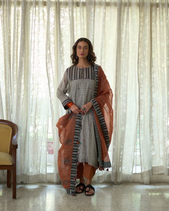 Saroj Kurta silk cotton jamdani kurta/kurta set by SWATTI KAPOOR in white for women in Singapore