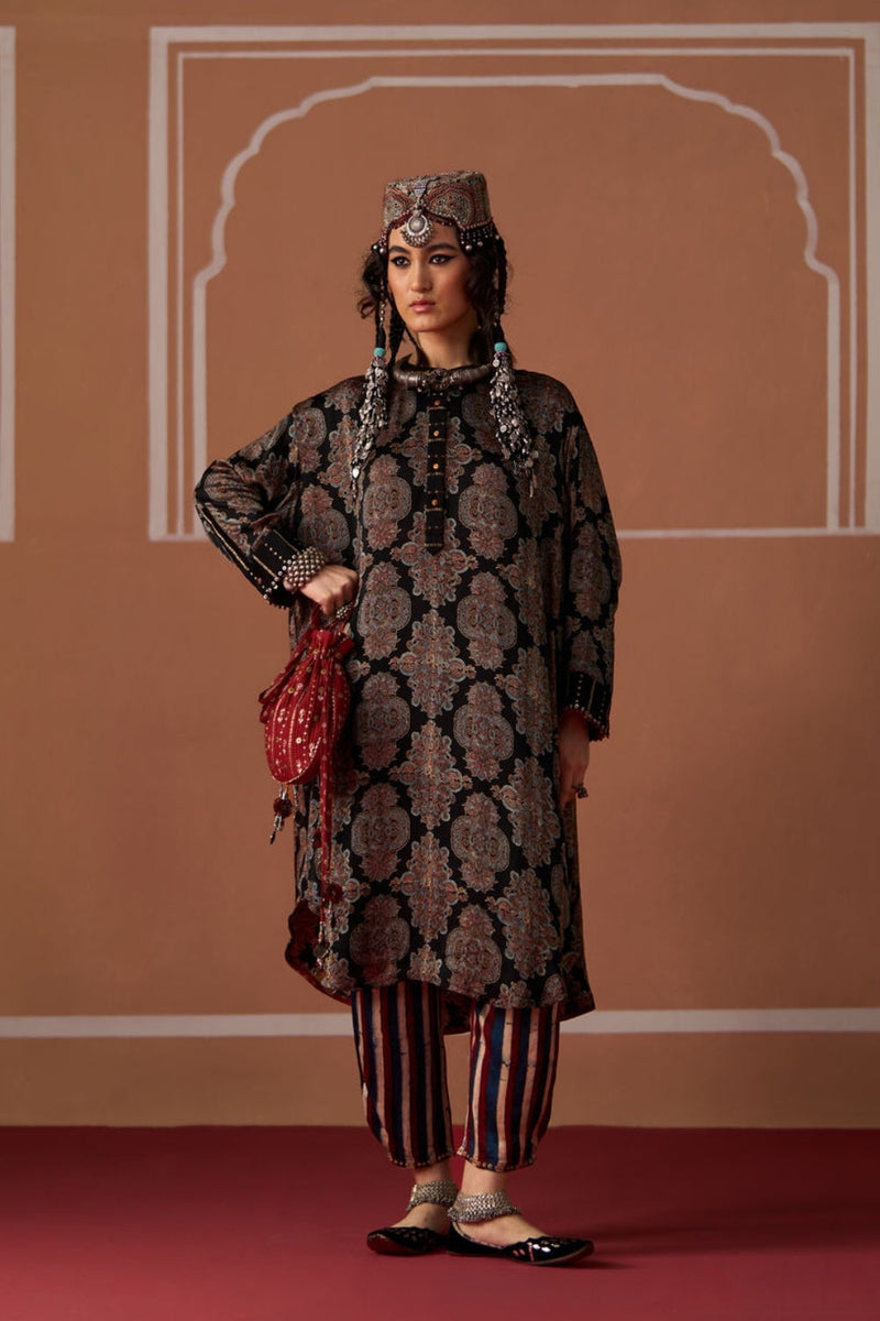 Sitara Kurta chanderi kurta/kurta set by SWATTI KAPOOR in black for women in Singapore