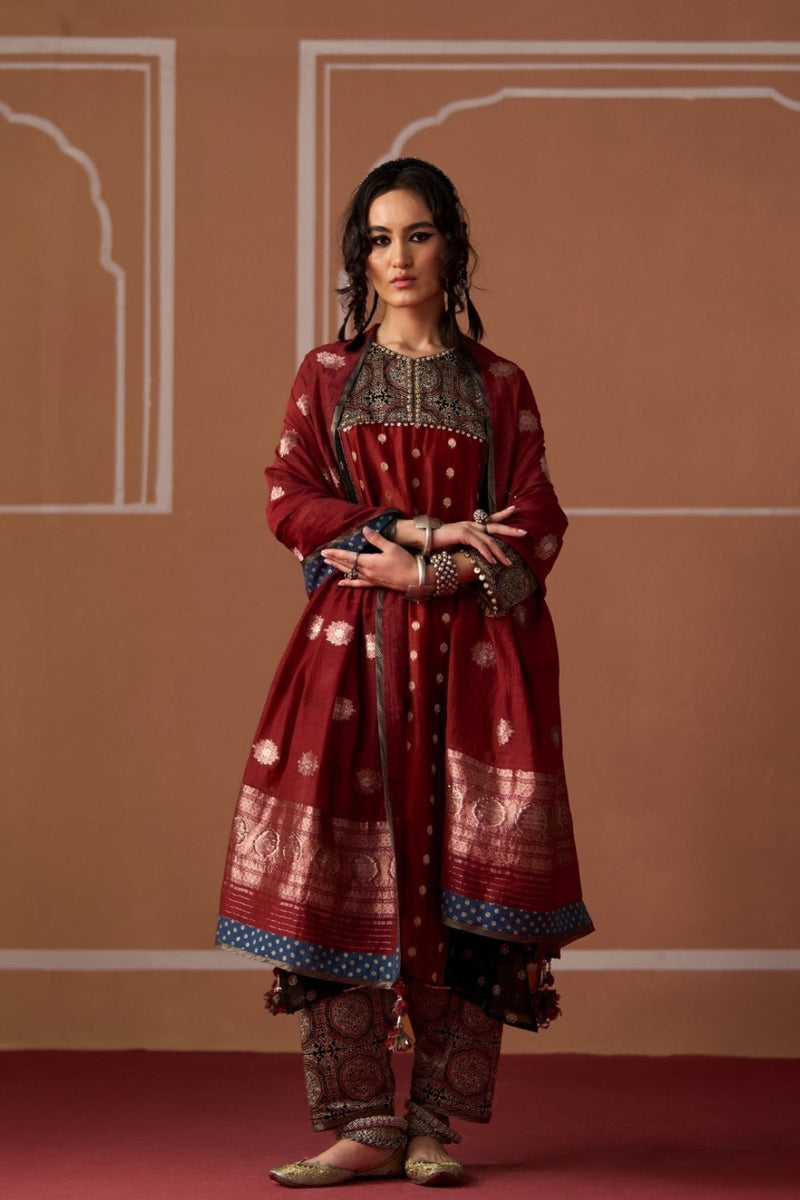 Afzi Dupatta banarasi dupatta by SWATTI KAPOOR in rust for women in Singapore