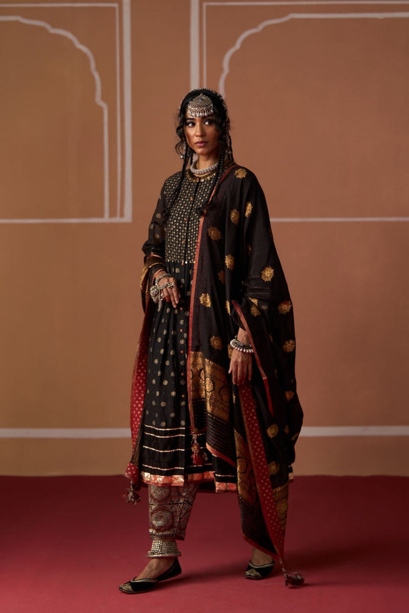 Lavanya Dupatta banarasi dupatta by SWATTI KAPOOR in black for women in Singapore