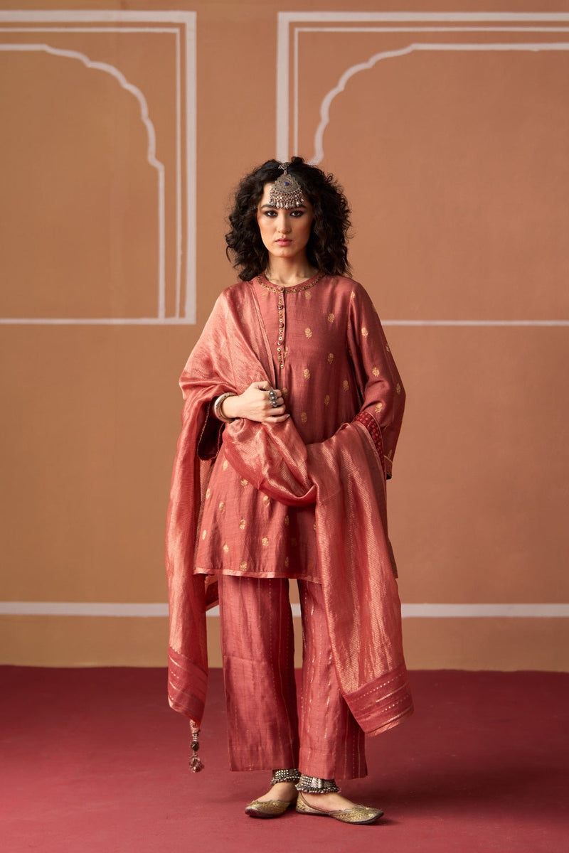 Raah Dupatta chanderi dupatta by SWATTI KAPOOR in peach for women in Singapore