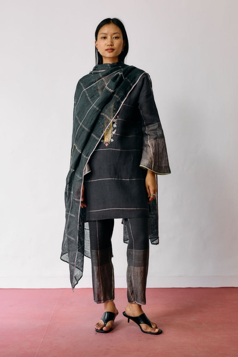 Mora Hand-Embroidered Metallic Linen Dupatta-Charcoal linen dupatta by Manan in black for women in Singapore