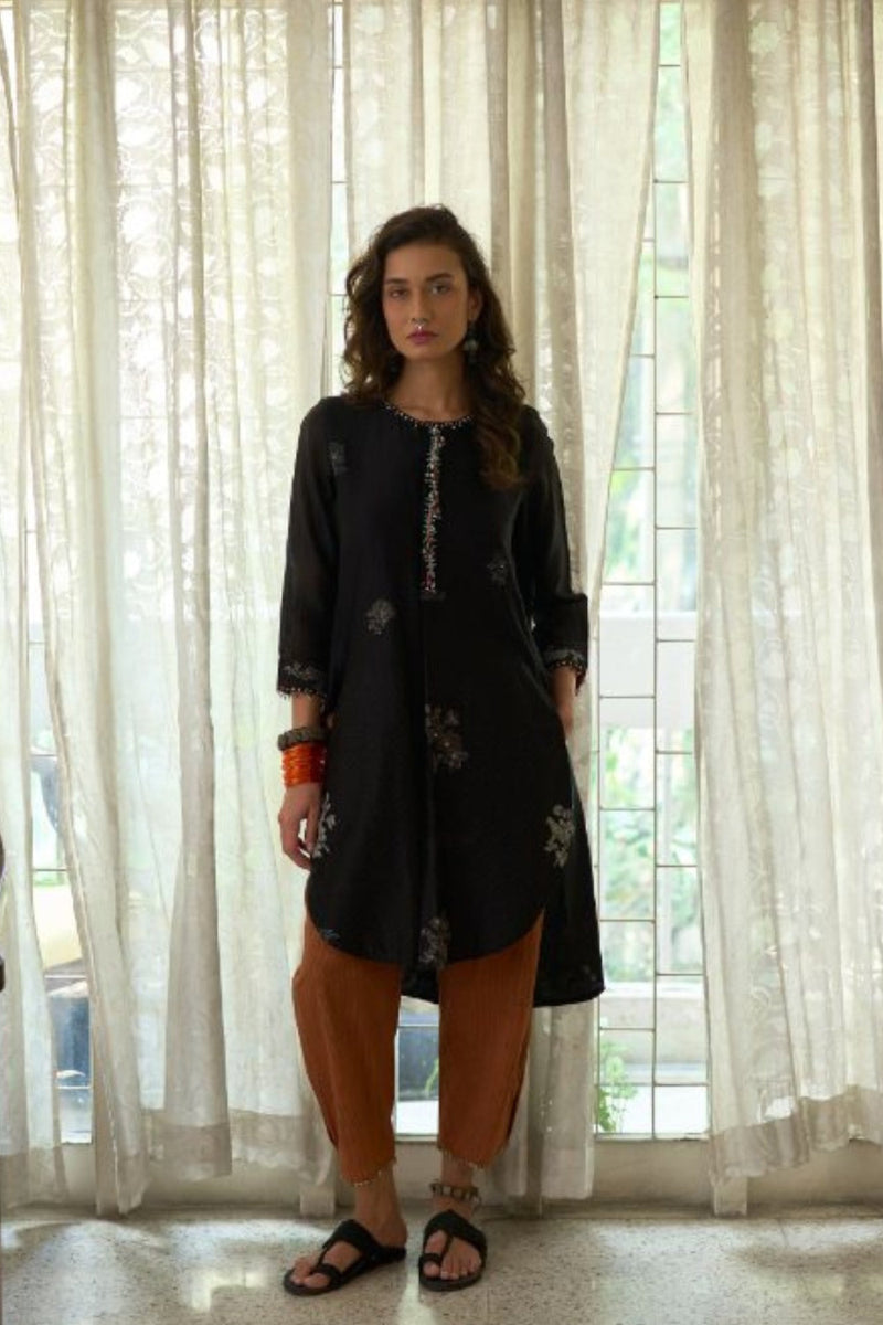 Sira Kurta chanderi kurta/kurta set by SWATTI KAPOOR in black for women in Singapore