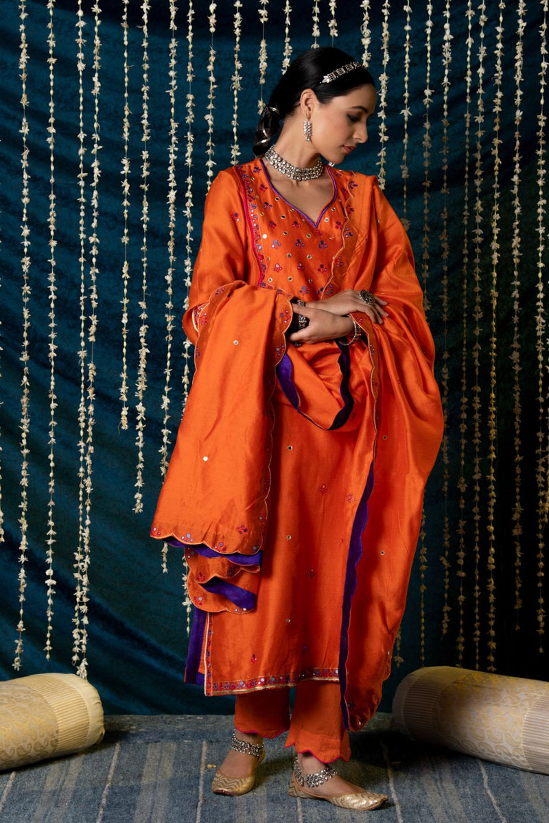 Hunar Narangi Kurta Set silk Buy Hunar Narangi Kurta Set from C&W | Kurta/Kurta Sets for Women by Maison Shefali for women in Singapore