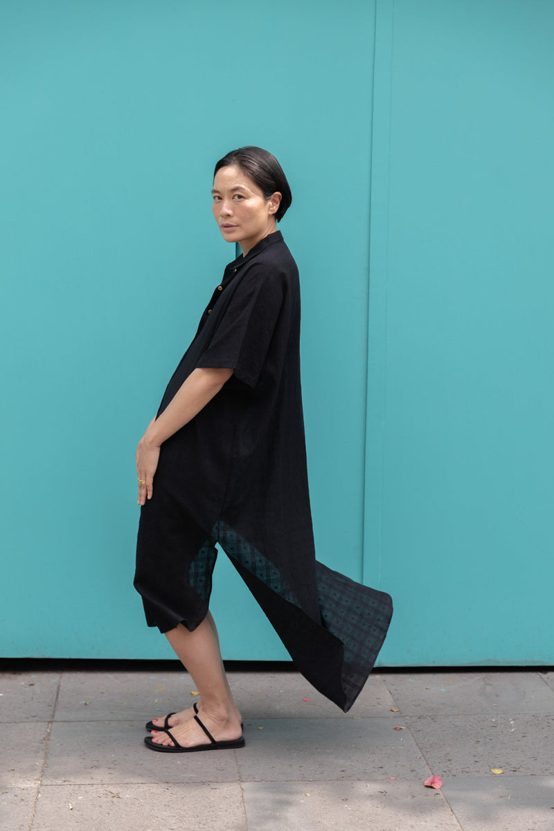 Tokyo — Street Shirt — Noir cotton by World of Crow in black color for women in Singapore